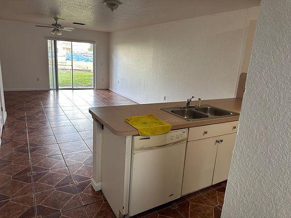 3rd image of 163 Ivy Ln #B