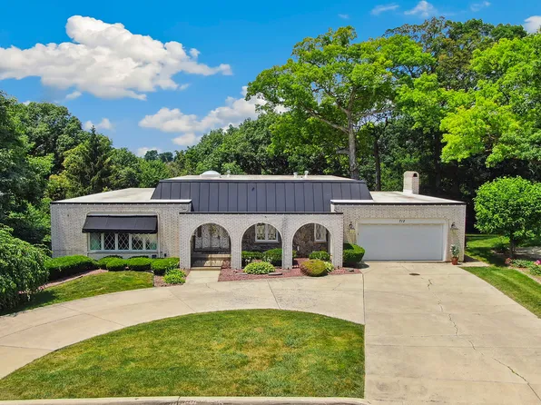 712 Ridge Rd, Lemont, IL 60439