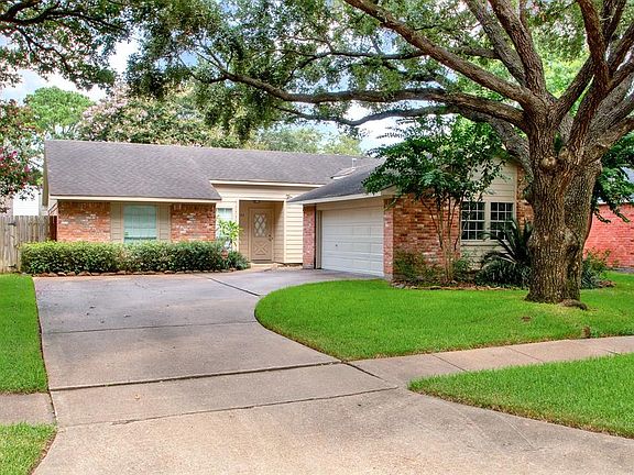 2nd image of 15322 Meadow Village Dr