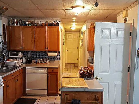 3rd image of 7 Raymond Dr