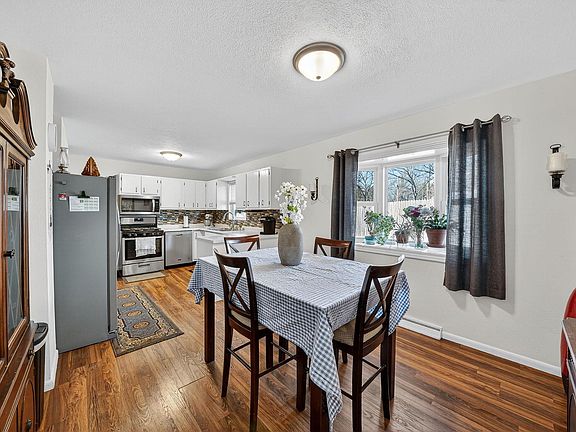 4th image of 19075 Dresden Dr