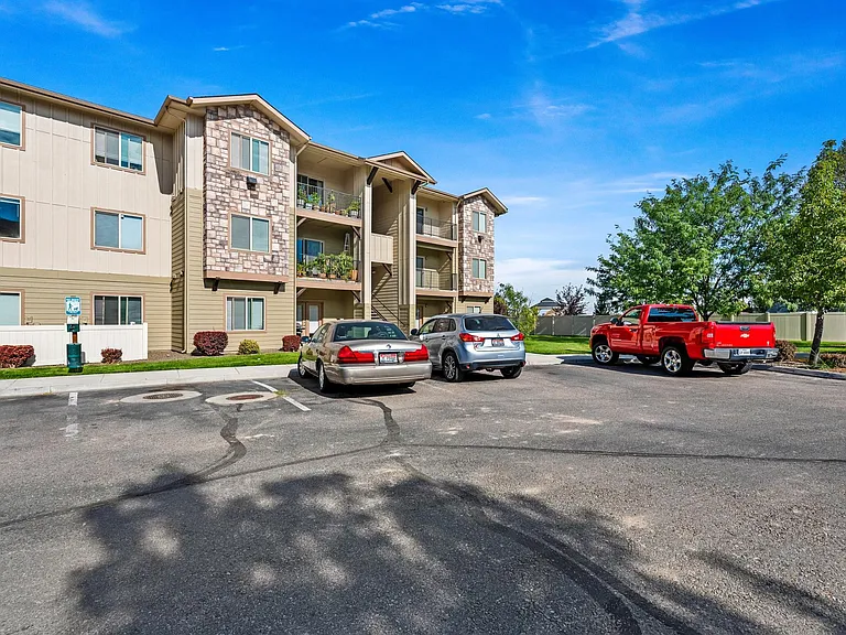 Aspen Creek Apartments — Photo 31