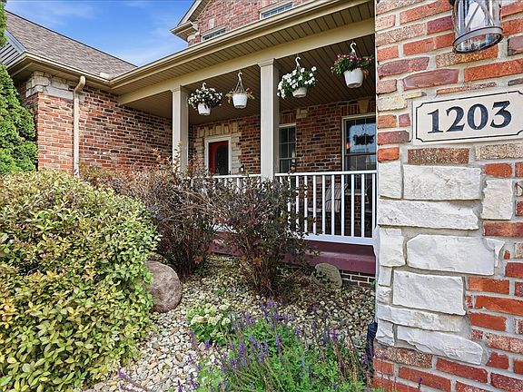 2nd image of 1203 Silver Oak Cir