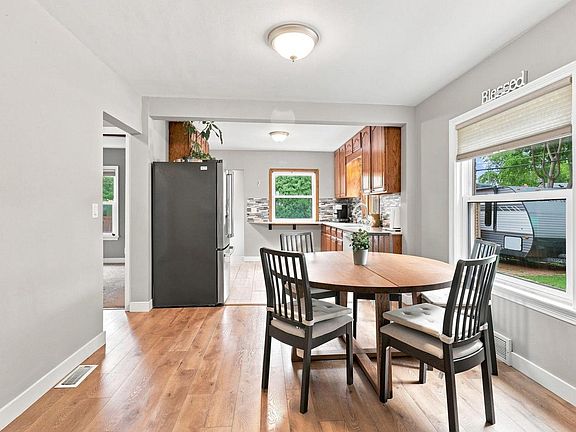 4th image of 2621 Blaine AVENUE