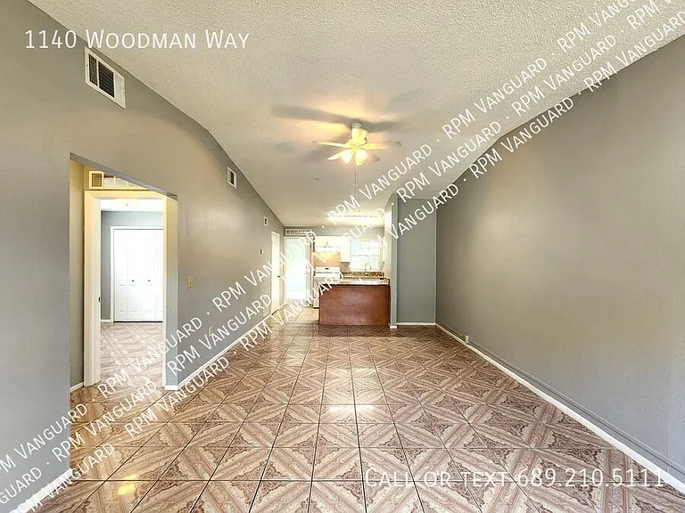 1140 Woodman Way — Photo 2
