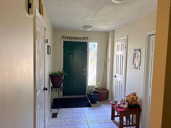 5th image of 30 Clarendon Cres #21