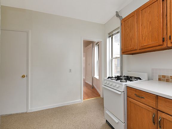 4th image of 540 W 47th St #C