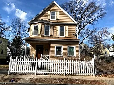 221 Amherst St photo 1