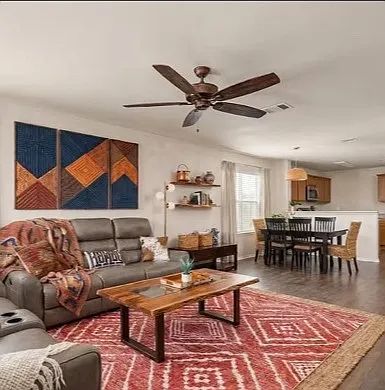 3 bed, 1296 sqft, $2,999 — Photo 1