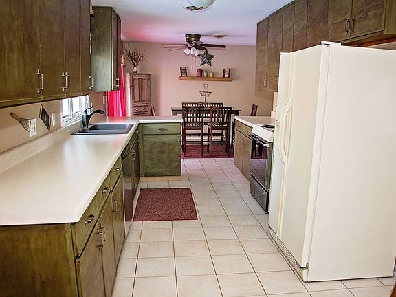 3rd image of 3440 N Pheasant Dr