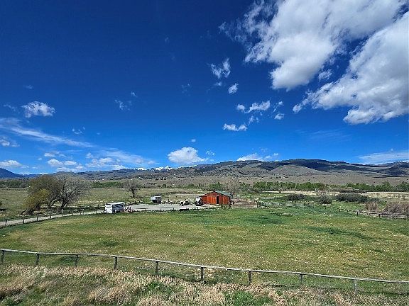 5th image of 65 Emigrant Meadows Rd