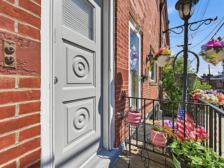 111 Pearl St — Photo 25