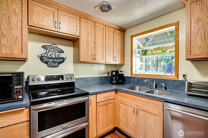 4th image of 1004 NE 84th Avenue