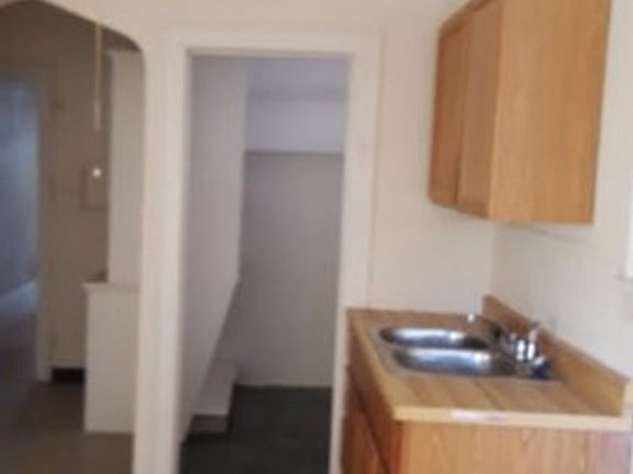 4th image of 7834 S Oglesby Ave