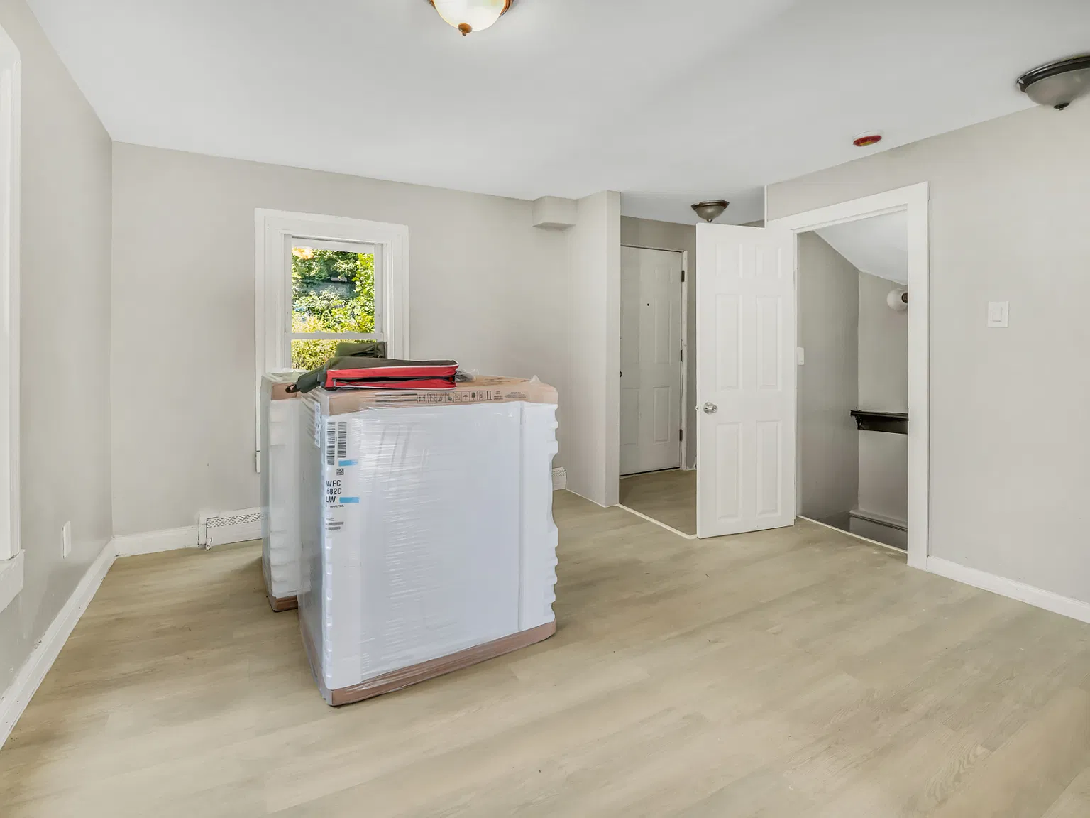 2 bed, 1.5 bath, 744 sqft, $1,400 — Photo 2