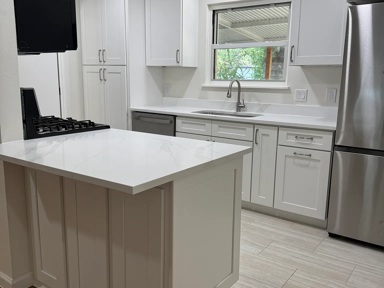 3 bed, 1100 sqft, $3,000 — Photo 3