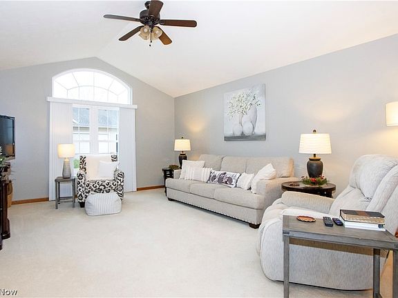 3rd image of 344 Woodbury Cir