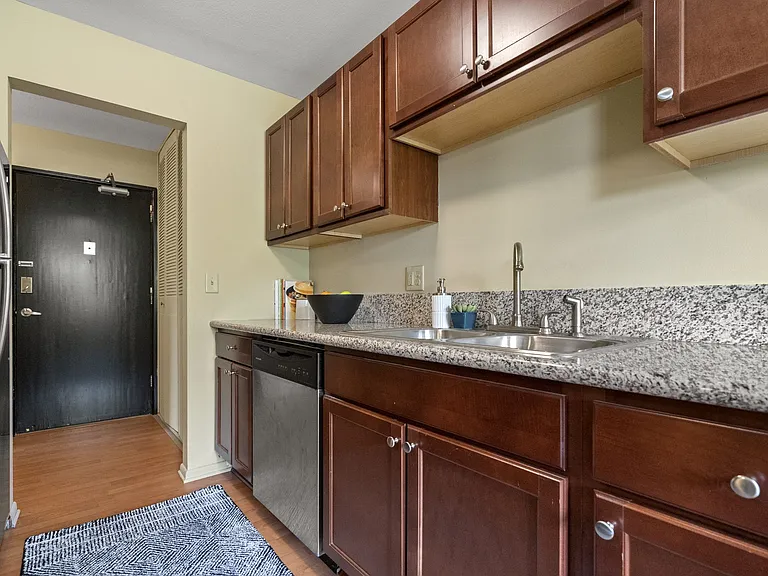 West End Apartments — Photo 17