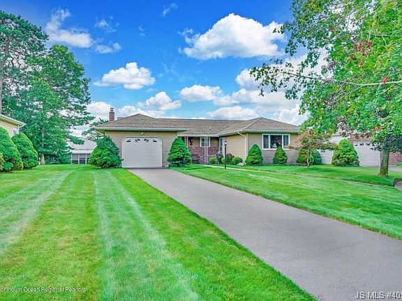 3rd image of 19 Augusta Ct