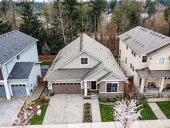 Situated on a greenbelt offers tons of backyard privacy. With more than 20 miles of walking trails, parks, dog parks, and restaurants Tehaleh offers a complete community experience.