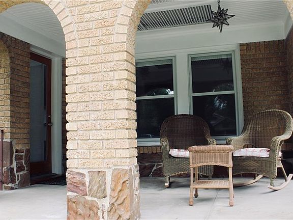 2nd image of 931 Thomasson Dr