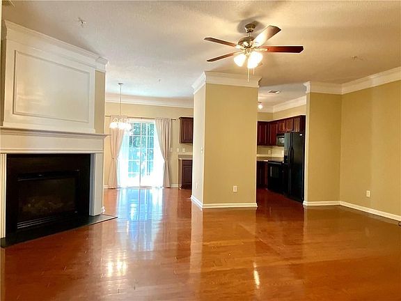 4th image of 921 Magnolia Leaf Dr