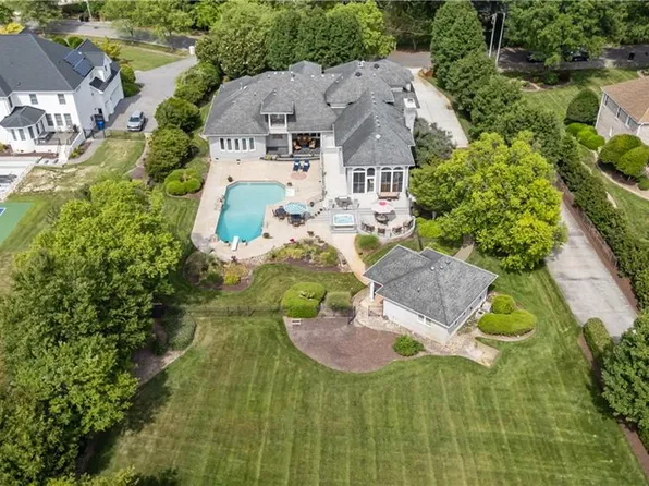 1865 S Woodside Ln, Virginia Beach, VA 23454