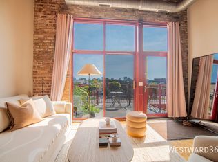 1061 W 16th St APT 404, Chicago, IL 60608