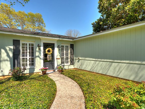 3rd image of 515 Oakleaf Dr
