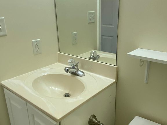 4th image of 248 Turnberry Vlg