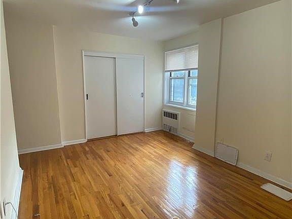 5th image of 679 W 239th St APT 5F