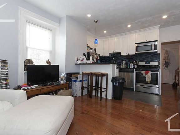 2nd image of 29 Dighton St #1MA