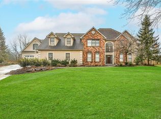 1804 Meadow Ridge Ct, Bethlehem, PA 18015