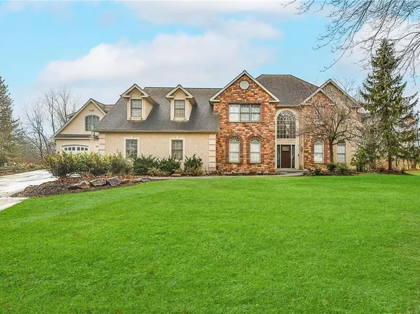 1804 Meadow Ridge Ct, Bethlehem, PA 18015