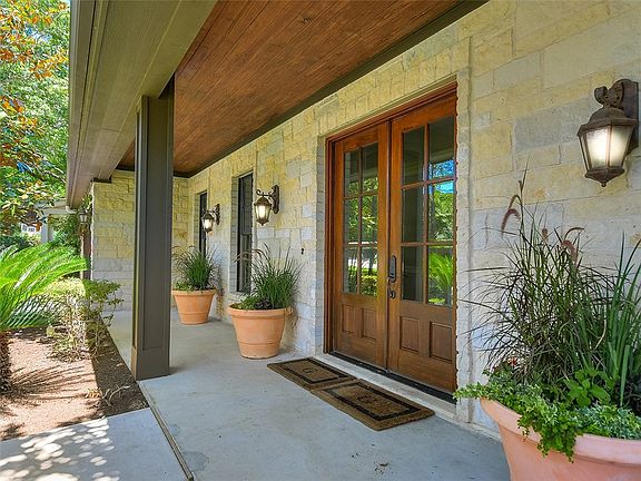 2nd image of 1901 Hill Oaks Ct