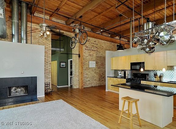 3rd image of 2210 W Wabansia Ave APT 401