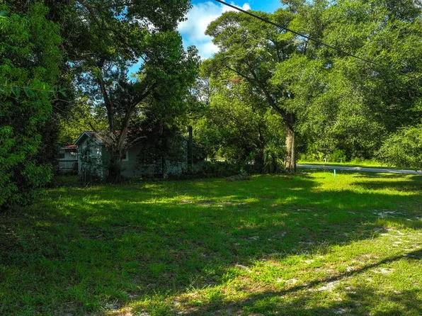 310 NW 10th St, Carrabelle, FL 32322