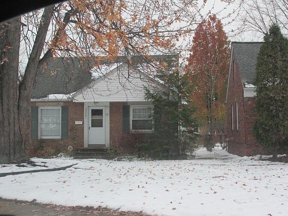 3rd image of 25701 Forestview Ave