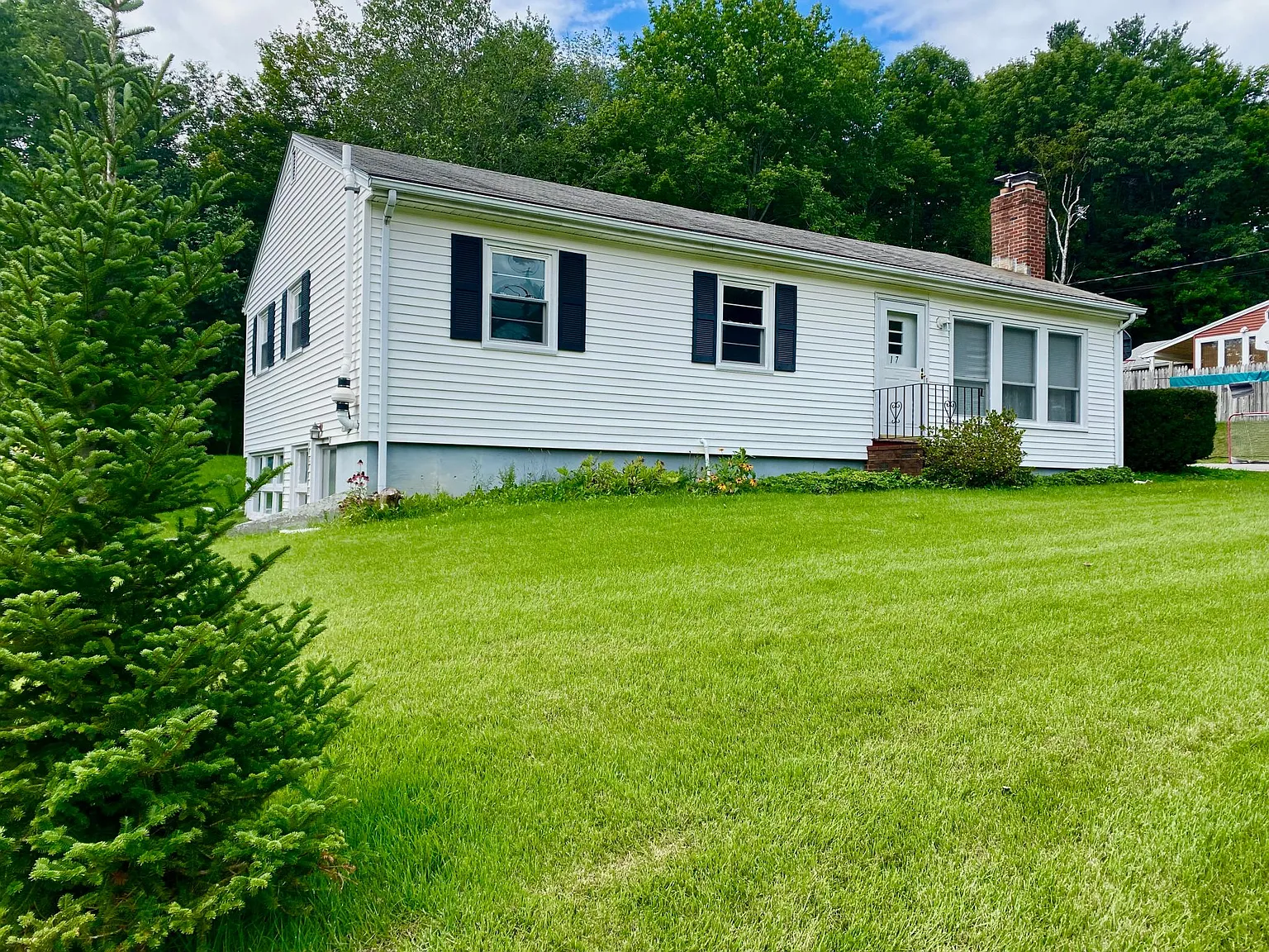 17 Hamlin Rd — Photo 1