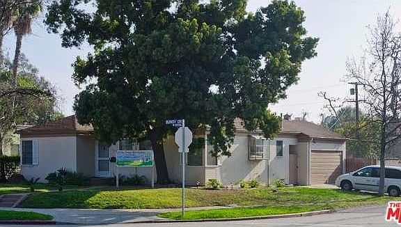 2nd image of 1001 S Bundy Dr
