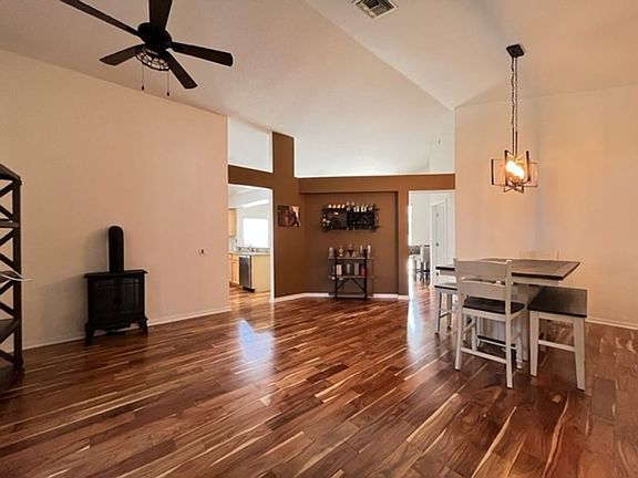 5th image of 3223 Castle Rock Cir