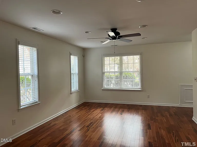 109 Cranwell Ct — Photo 4