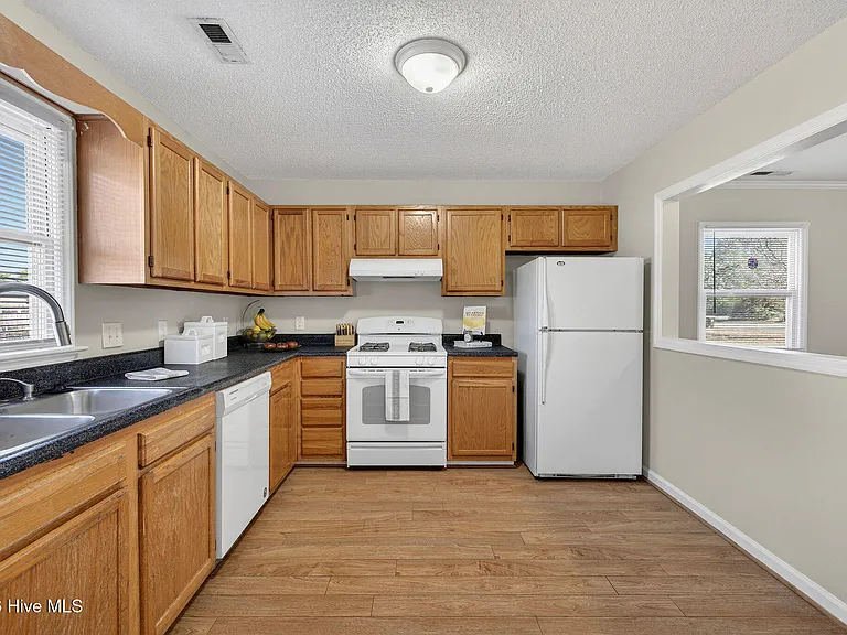 5201 Lord Tennyson Dr — Photo 16