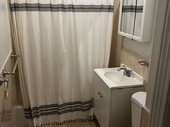 5th image of 3243 Irwin Ave #5D