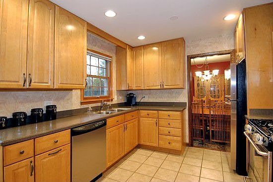 2nd image of 1605 N Belmont Ave