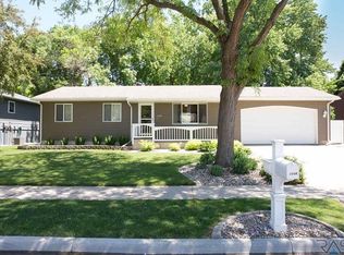3008 S Greenwood Ave, Sioux Falls, SD 57106