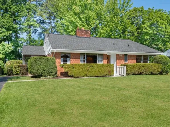 6914 Greenway Dr, Roanoke, VA 24019