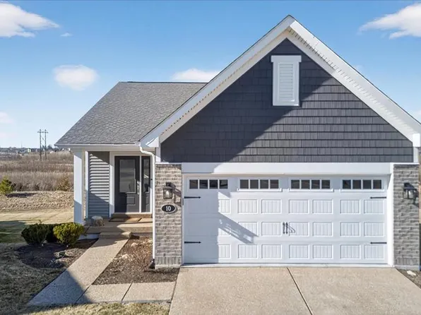 10 Muir Trail Ct, Cottleville, MO 63304