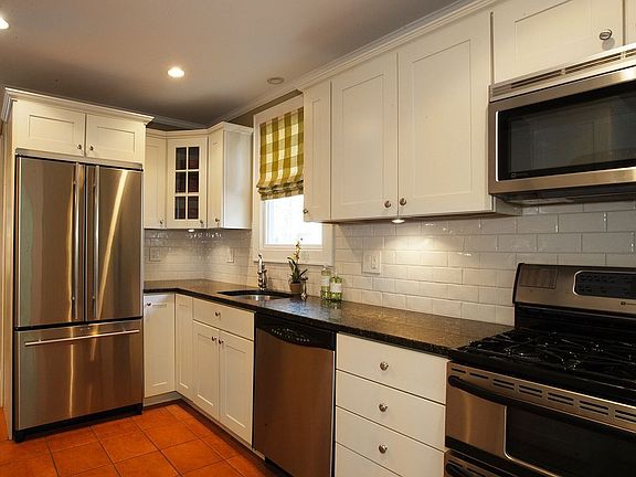 Kitchen w/ Granite & SS