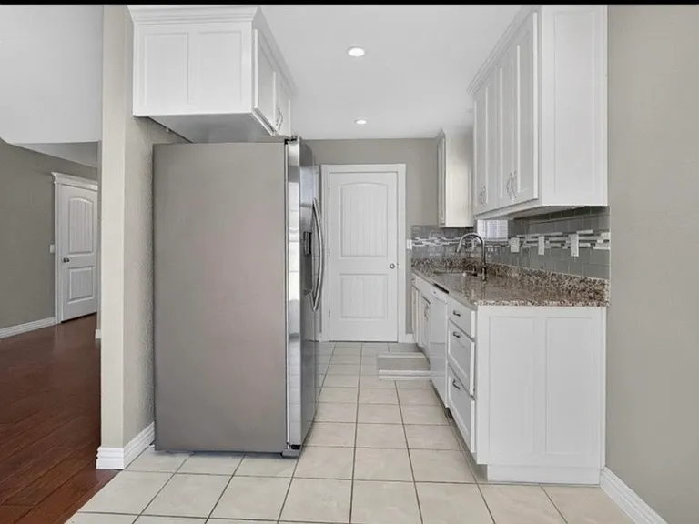 813 Marcus St — Photo 25